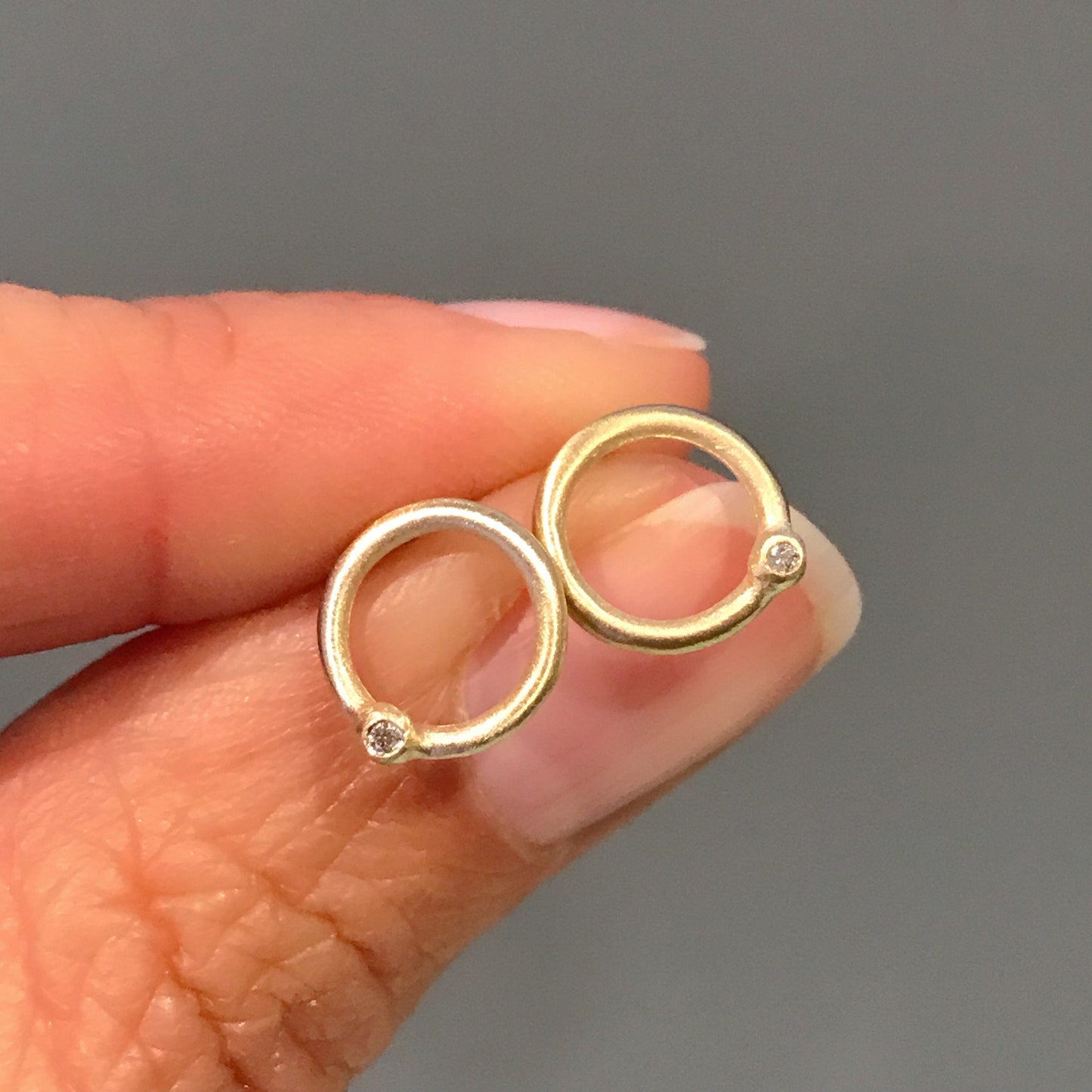Allu Gold Circle Diamond Stud Earrings-earrings-NIXIN-NIXIN