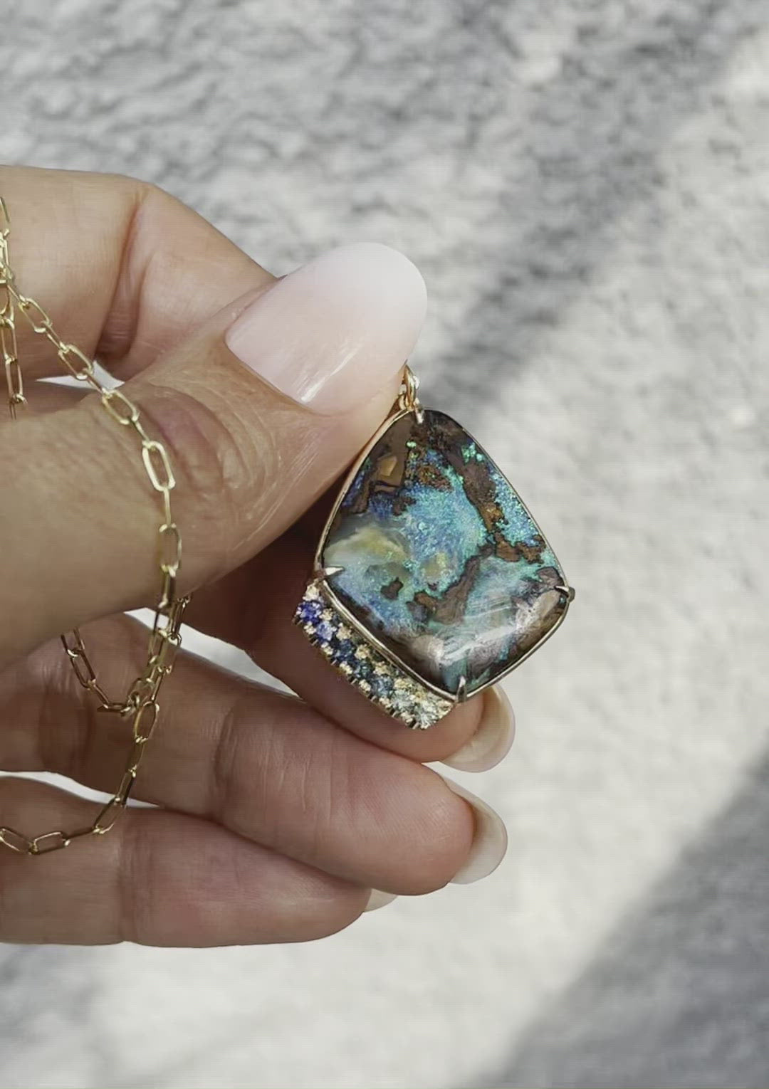Video of opal and sapphire necklace by NIXIN Jewlery
